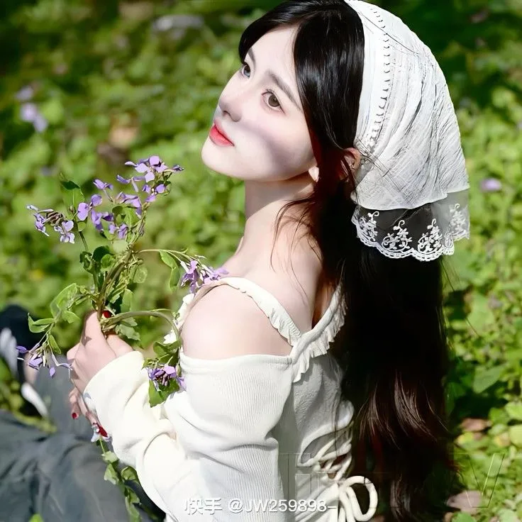 Bìa truyện Em Còn Muốn Gì Nữa?