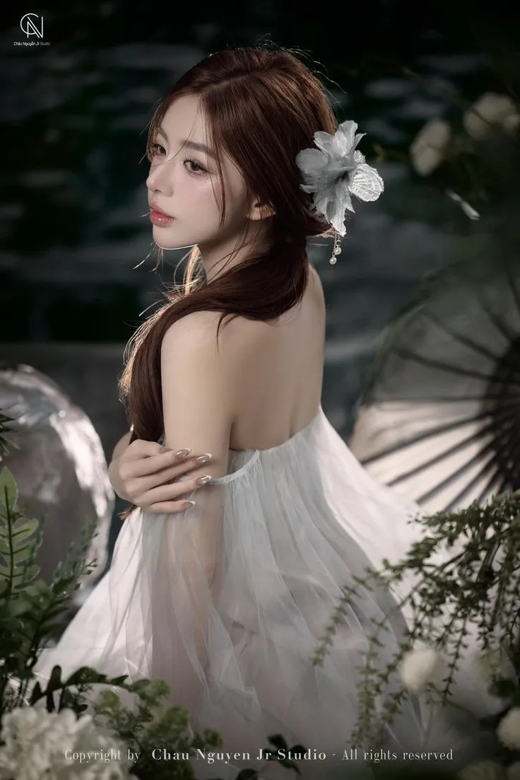 Bìa truyện Năm Sau Hoa Vẫn Nở